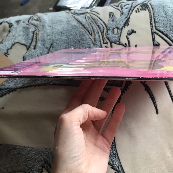 💜🆕SIGNED!! Cardi B x Megan Thee Stallion Purple Edition Vinyl of WAP!💜💜 - Picture 7 of 12